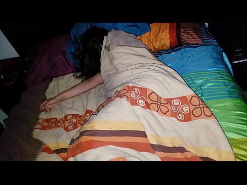 ❤️ Njërku qorton njerkën e tij të re ndërsa ajo fle. ❌ Porno tek ne ❌❤